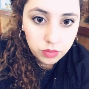 Meet your Posher, Ana